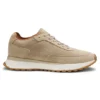 Sneaker aus Wildleder mit Perforationen