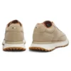 Sneaker aus Wildleder mit Perforationen