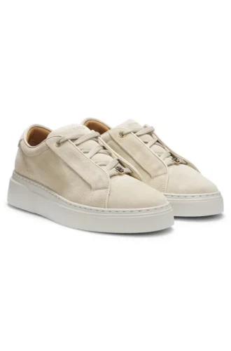 Sneaker aus Wildleder mit verstecktem Keilabsatz