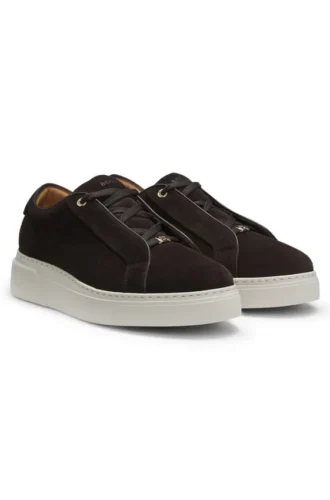 Sneaker aus Wildleder mit verstecktem Keilabsatz