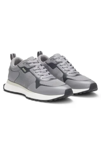 Sneaker mit Mesh-Details aus verschiedenen Materialien