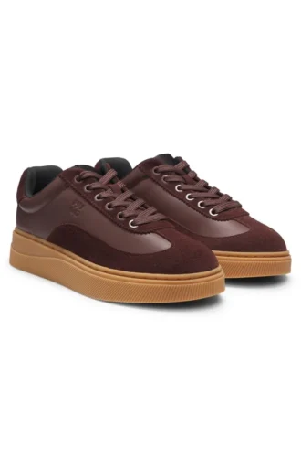 Sneaker mit Wildlederbesatz und niedrigem Profil