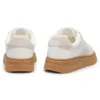 Sneaker mit Wildlederbesatz und niedrigem Profil Sneaker mit Wildlederbesatz und niedrigem Profil