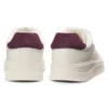 Sneaker mit Wildlederbesatz und niedrigem Profil Sneaker mit Wildlederbesatz und niedrigem Profil
