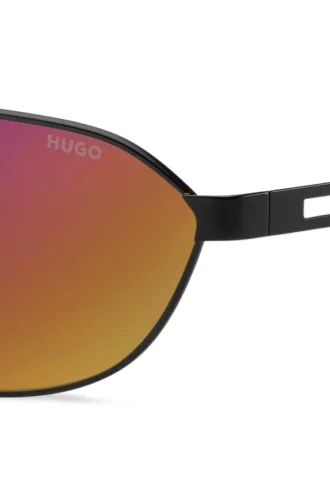 Sonnenbrille aus schwarzem Metall mit ausgeschnittenem Logo