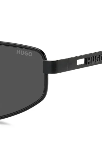 Sonnenbrille aus schwarzem Metall mit ausgeschnittenem Logo