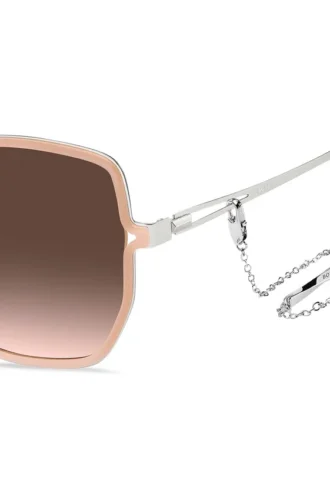 Sonnenbrille mit nudefarbenem Rahmen, gegabelten Bügeln und Marken-Kette