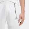 Sportliche Trainingshose aus thermoregulierendem Stretch-Gabardine Sportliche Trainingshose aus thermoregulierendem Stretch-Gabardine