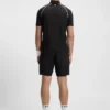 Sportliches Polohemd mit charakteristischen Streifen und Geruchskontrolle