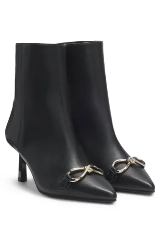 Stiefeletten mit Metallverzierungen aus Kunstleder
