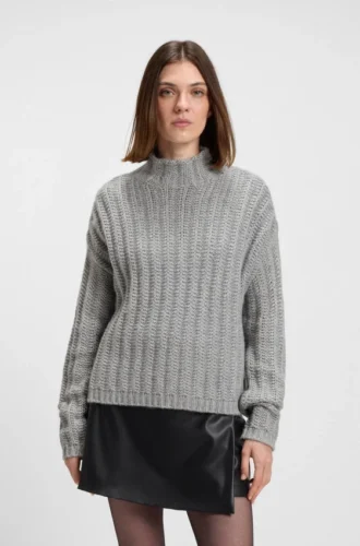 Strickpullover mit markanter Rippenstruktur