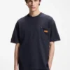 T-Shirt aus Baumwolle in lockerer Passform mit Logo-Patch aus Wildleder T-Shirt aus Baumwolle in lockerer Passform mit Logo-Patch aus Wildleder