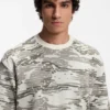 T-Shirt aus Baumwolle mit Camouflage-Jacquard T-Shirt aus Baumwolle mit Camouflage-Jacquard