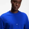 T-Shirt aus Baumwolljersey mit blauem Logo-Patch