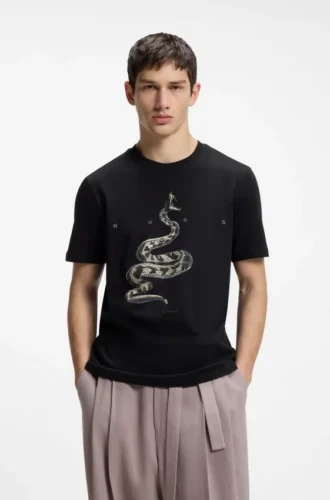 T-Shirt aus Baumwolljersey mit versetztem Logo