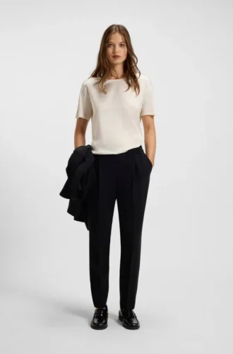 T-Shirt in Regular-Fit mit Vorderseite aus Stretch-Seide