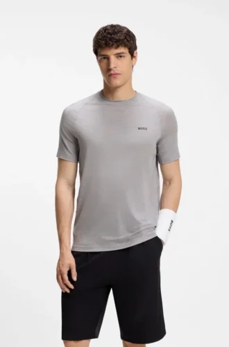 T-Shirt mit Logo-Detail in schmaler Passform