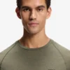 T-Shirt mit Logo-Detail in schmaler Passform T-Shirt mit Logo-Detail in schmaler Passform