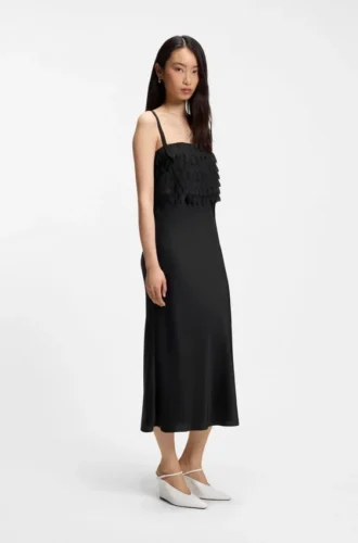 Trägerkleid mit lasergeschnittenen Motiven