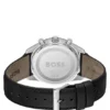 Uhr mit Lederarmband und schwarzem Zifferblatt