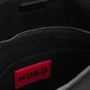 Umhängetasche aus Kunstleder mit gestapeltem Logo