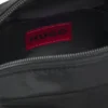 Umhängetasche mit kontrastierendem Logo Umhängetasche mit kontrastierendem Logo