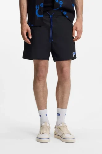 Wasserabweisende Shorts mit Flaggenlogo