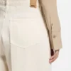 Weit geschnittene Jeans aus cremefarbenem Denim mit Bügelfalte vorne