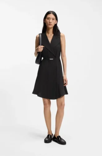 Wickelkleid aus Krepp mit Gürtel