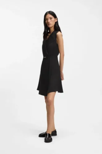 Wickelkleid aus Krepp mit Gürtel