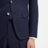 Zweiteiliger Slim-Fit-Anzug aus Bekleidung mit feinem Muster Zweiteiliger Slim-Fit-Anzug aus Bekleidung mit feinem Muster
