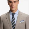 Zweiteiliger Slim-Fit-Anzug mit feinem Muster aus Stretch-Bekleidung Zweiteiliger Slim-Fit-Anzug mit feinem Muster aus Stretch-Bekleidung
